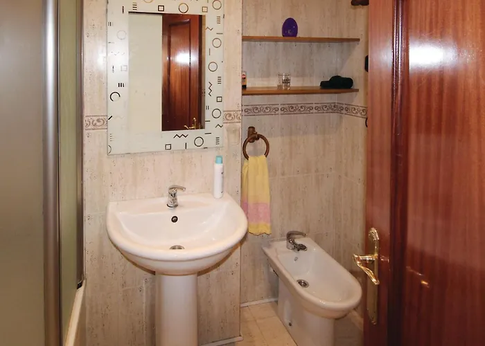 2 Bedroom Gorgeous In Apartamento Nerja